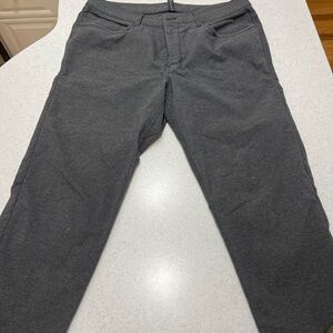 lululemon athletica Men's Slim Pants in Charcoal Gray